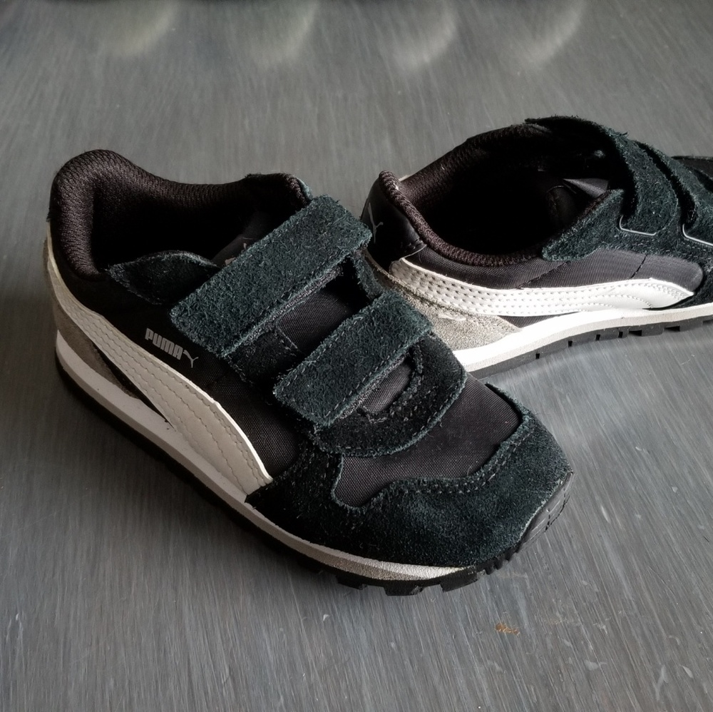 Pumas boys tennis shoes